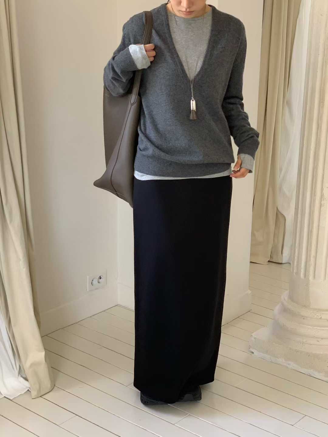 纖瘦家墨蘭迪大V領毛衣