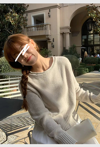 A27.雅致女孩捲邊扁領針織衫