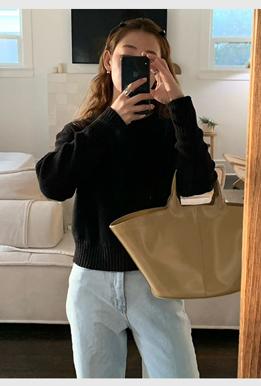 A27.雅致女孩捲邊扁領針織衫