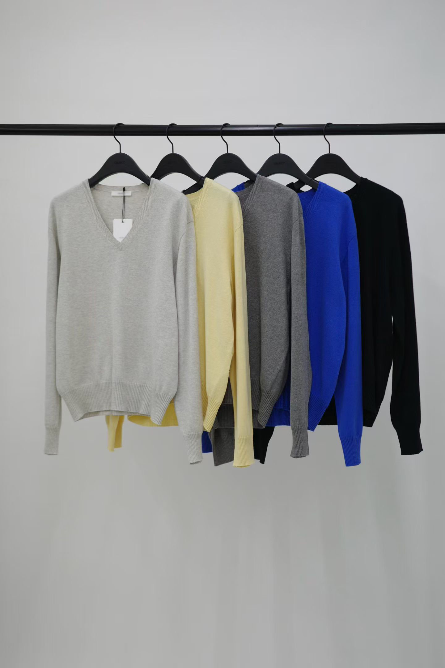 A07.纖瘦家春日V領無縫針織衫