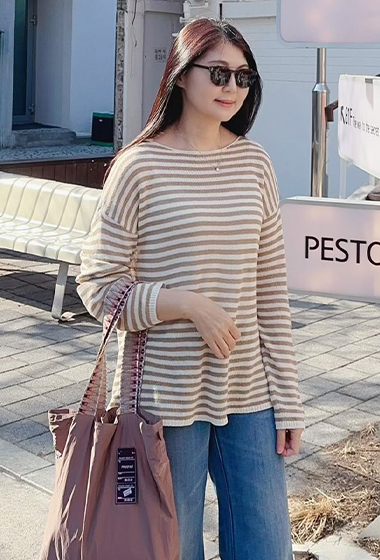 A72.條紋圓領落肩針織上衣