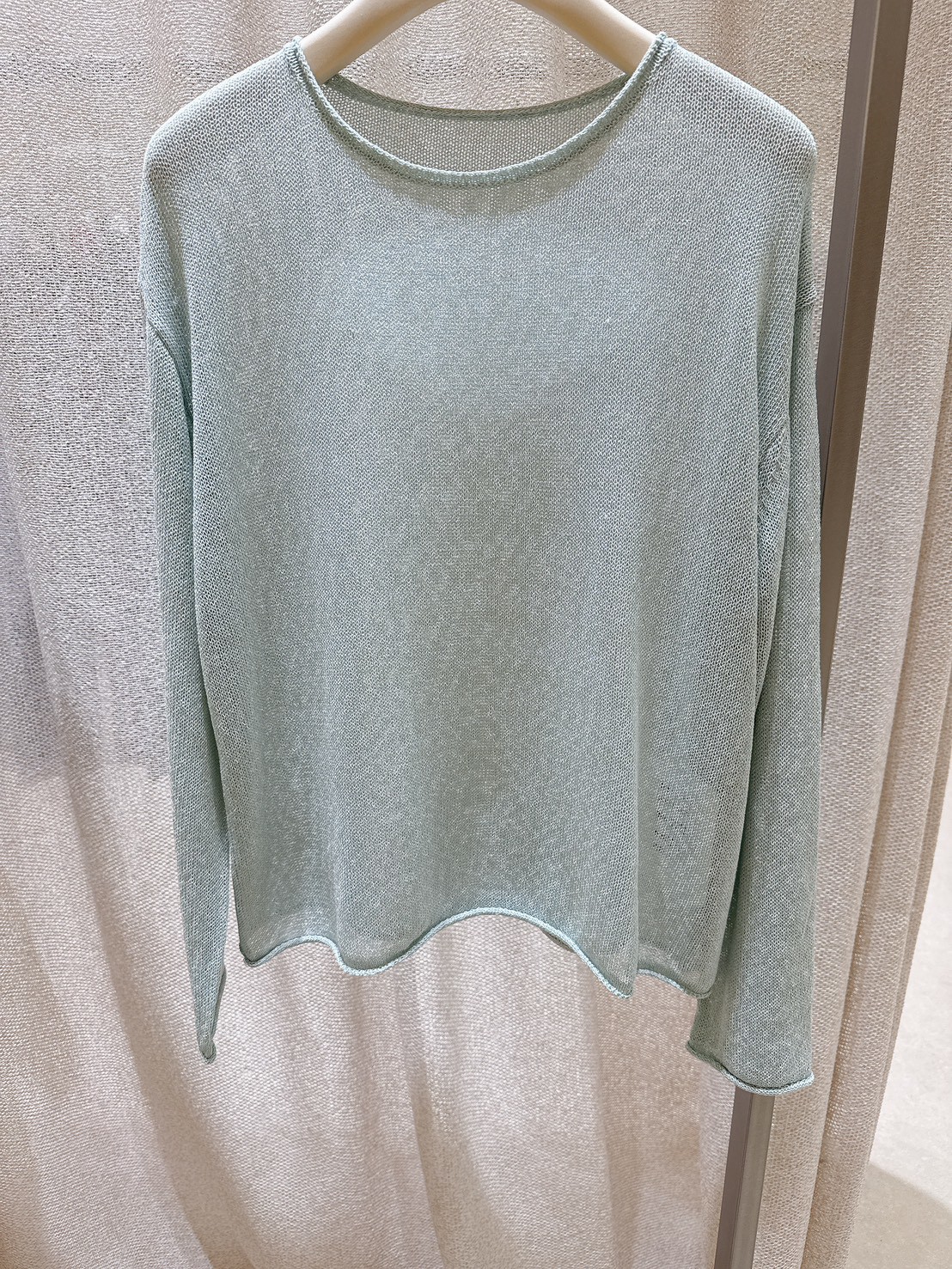 A75.捲邊圓領亞麻落肩針織上衣