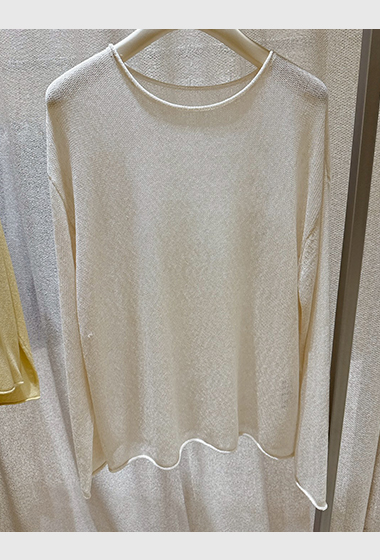 A75.捲邊圓領亞麻落肩針織上衣
