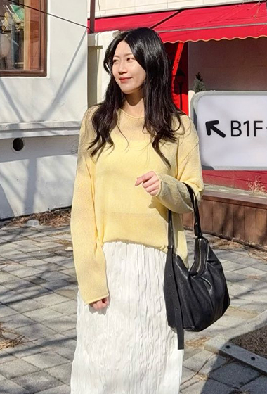 A75.捲邊圓領亞麻落肩針織上衣