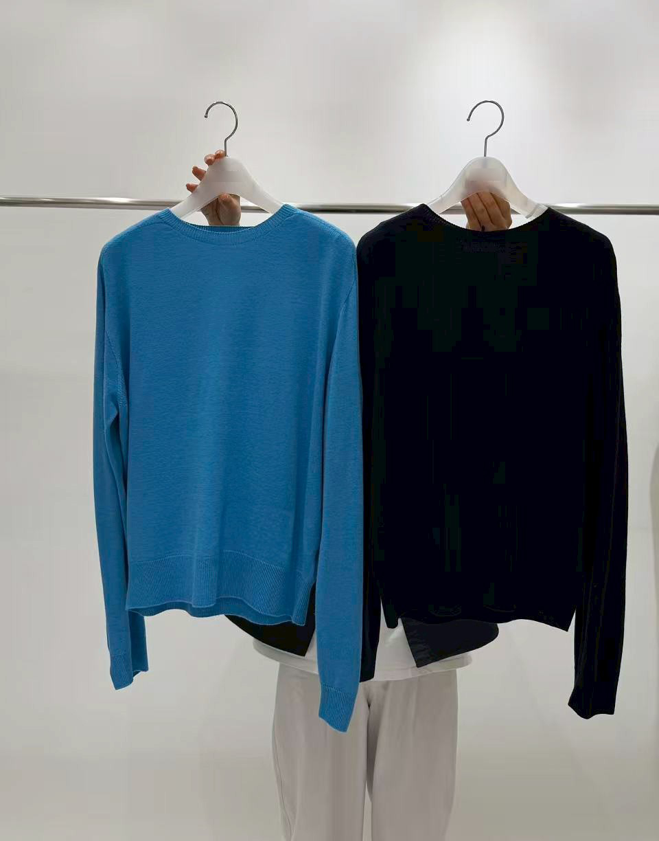 A27.質感家唯美無縫圓領針織衫