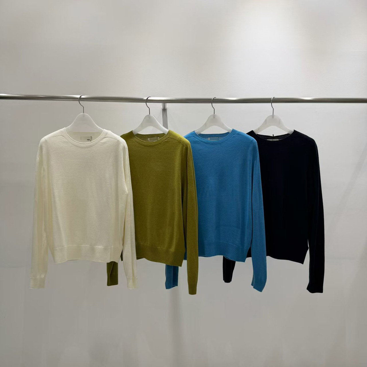 A27.質感家唯美無縫圓領針織衫