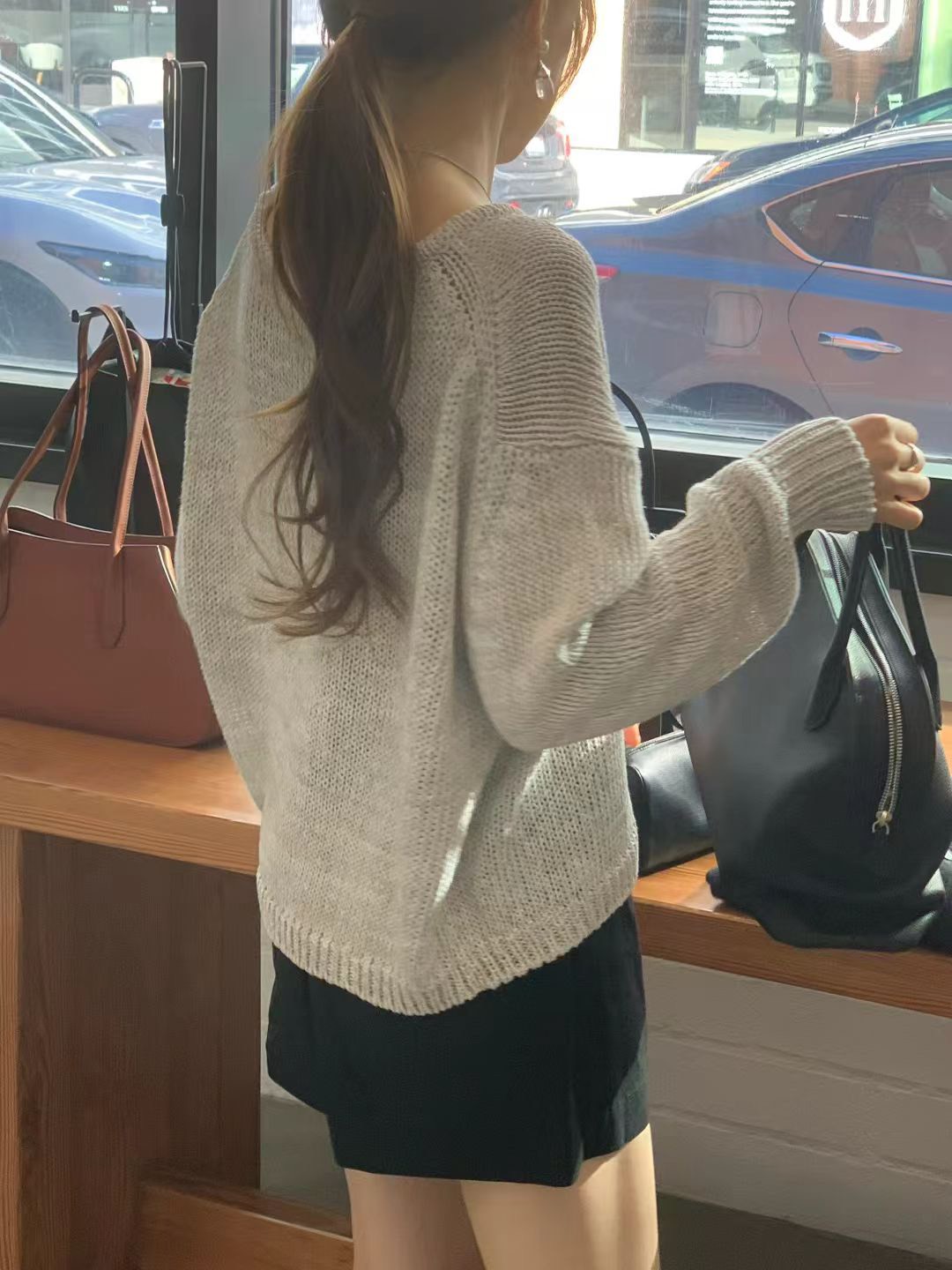 A16.顏值家圓領垂墜針織上衣