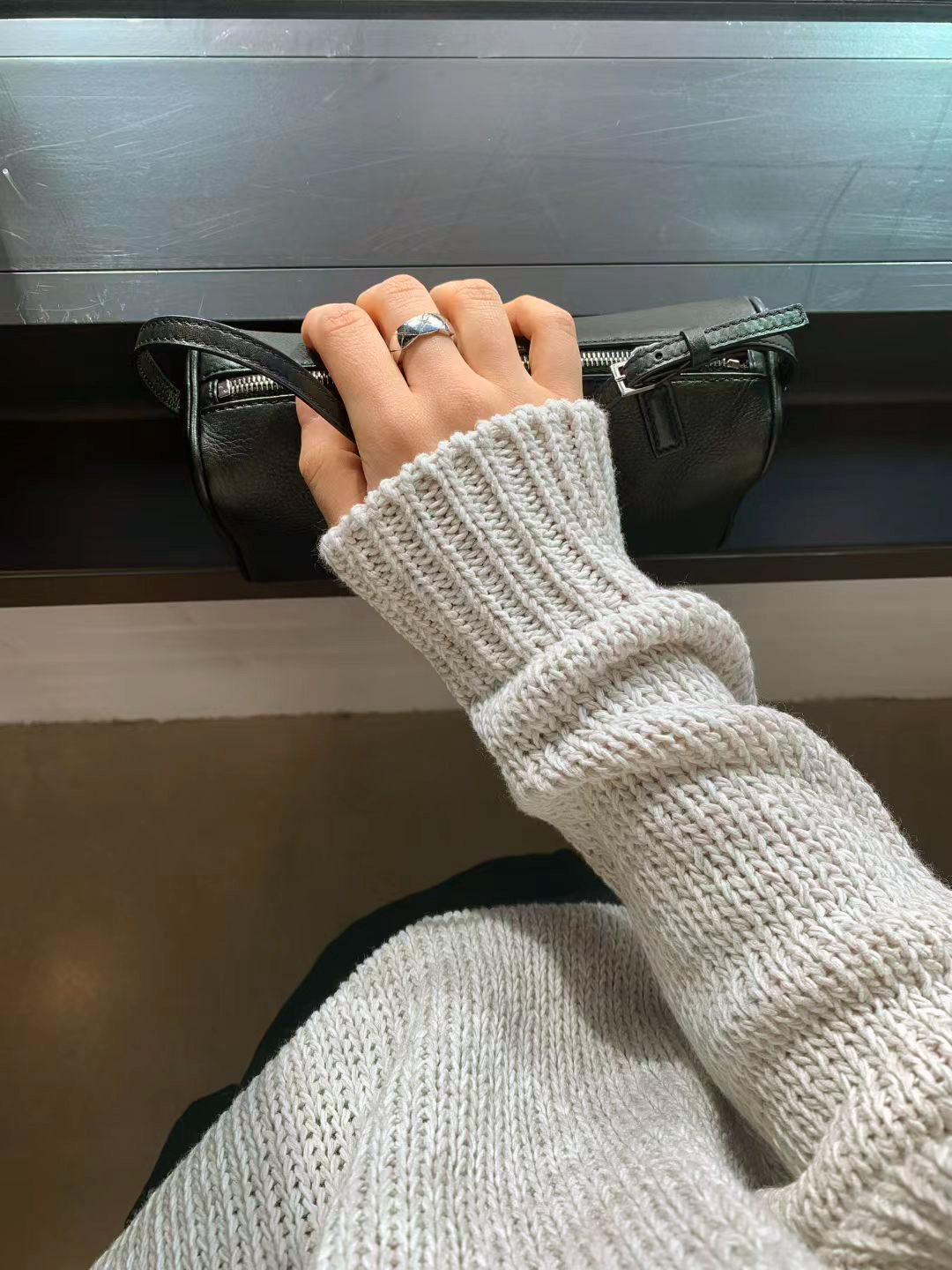 A16.顏值家圓領垂墜針織上衣