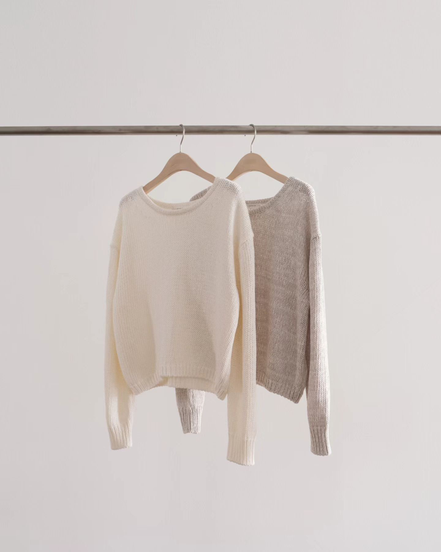 A16.顏值家圓領垂墜針織上衣