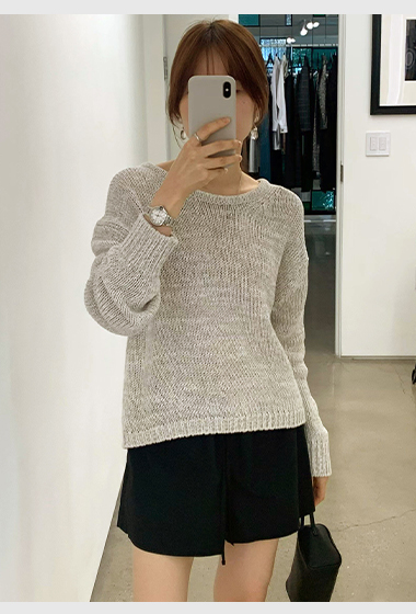 A16.顏值家圓領垂墜針織上衣