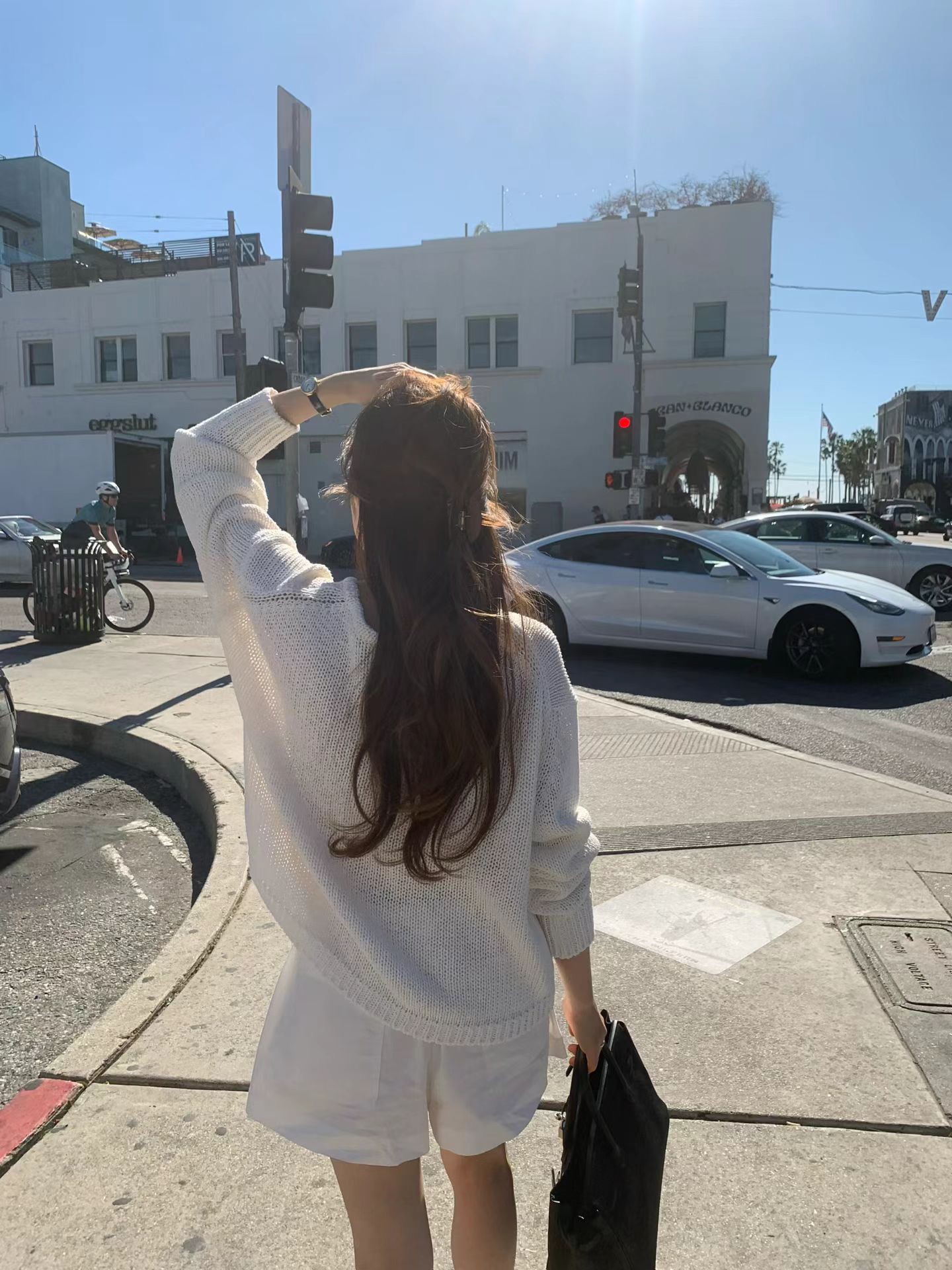 A16.顏值家圓領垂墜針織上衣