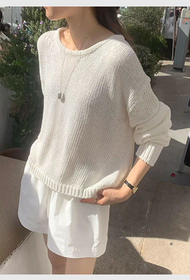 A16.顏值家圓領垂墜針織上衣