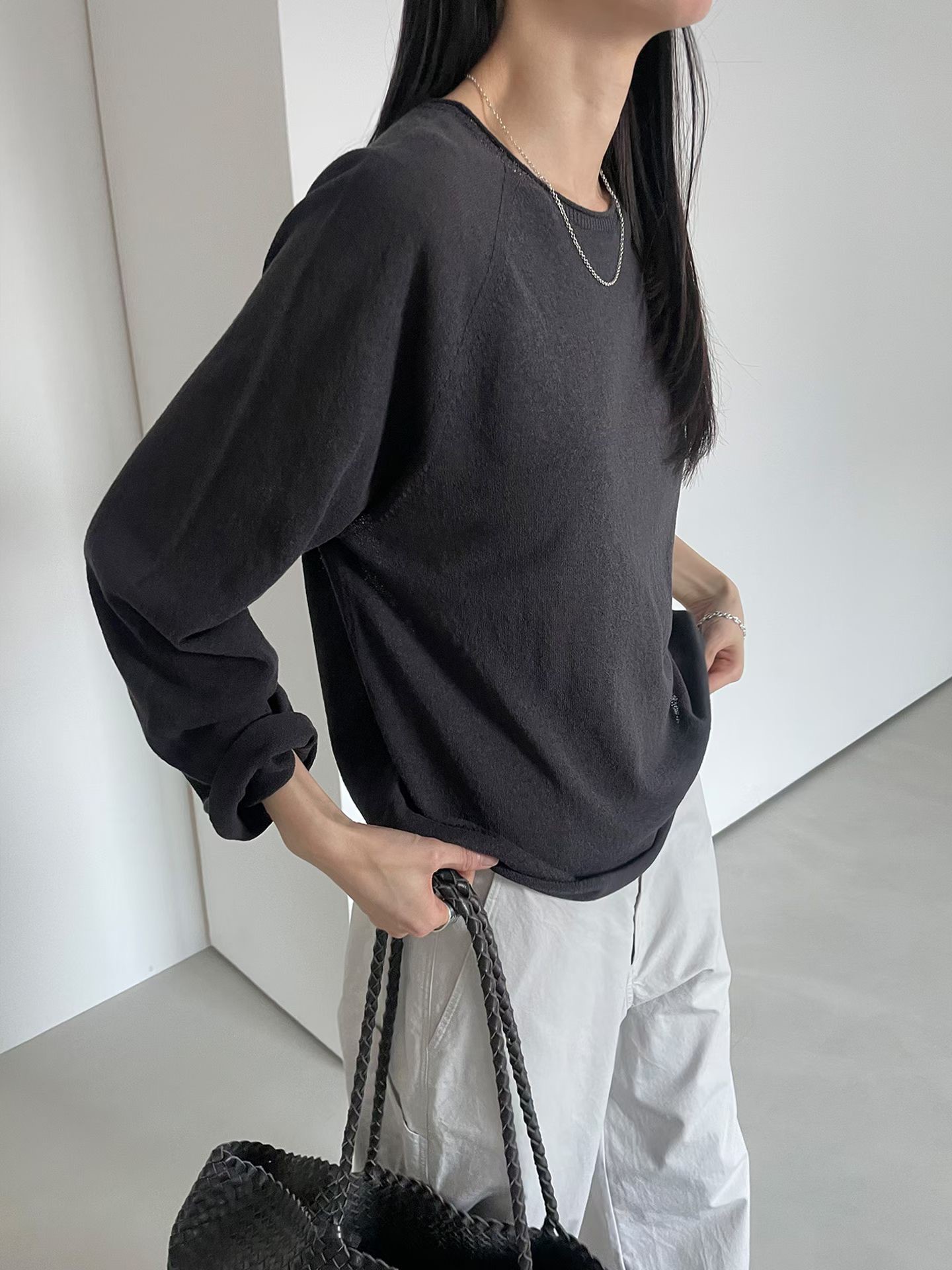 B60.格雷色系薄針織衫