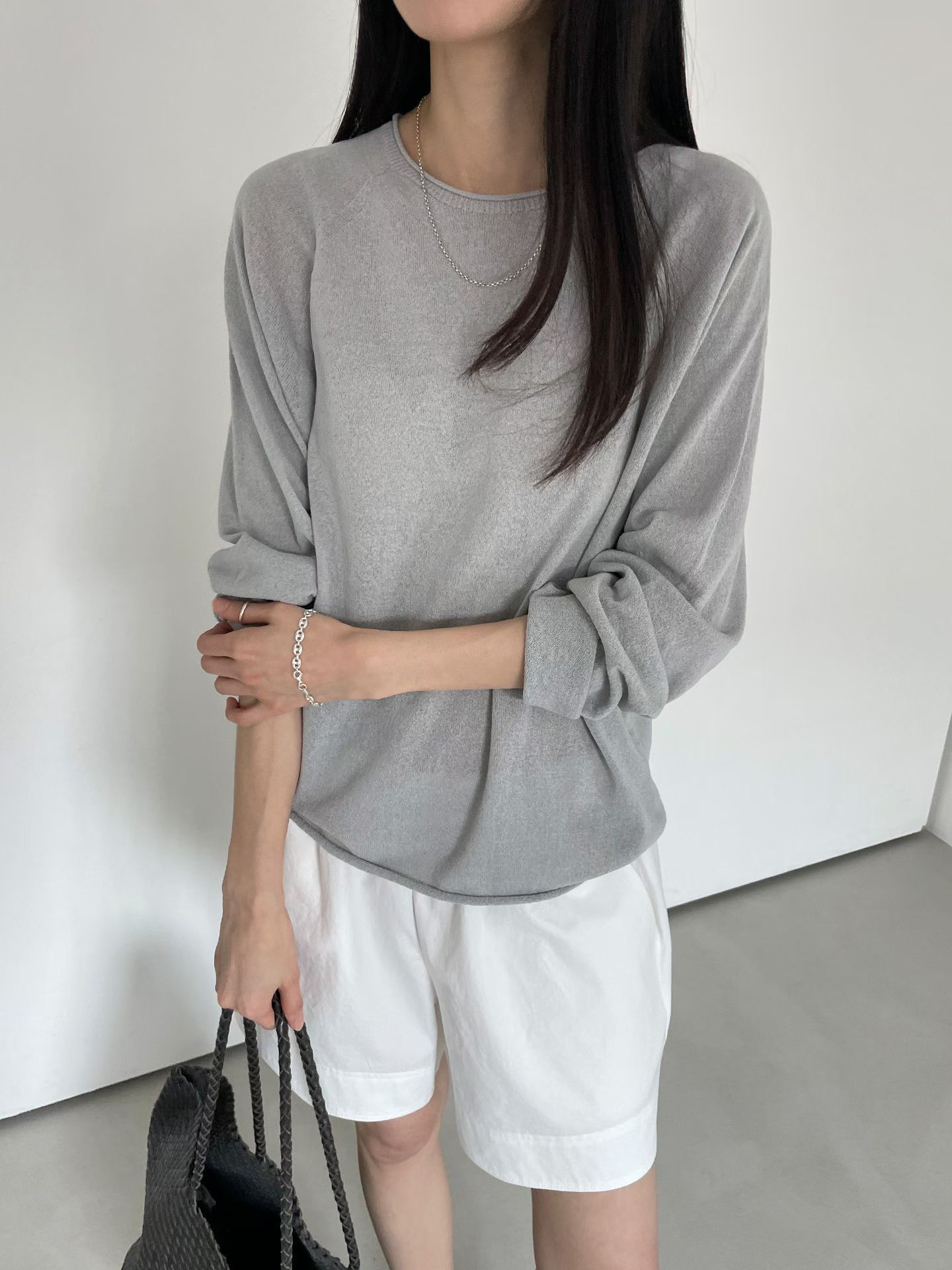 B60.格雷色系薄針織衫