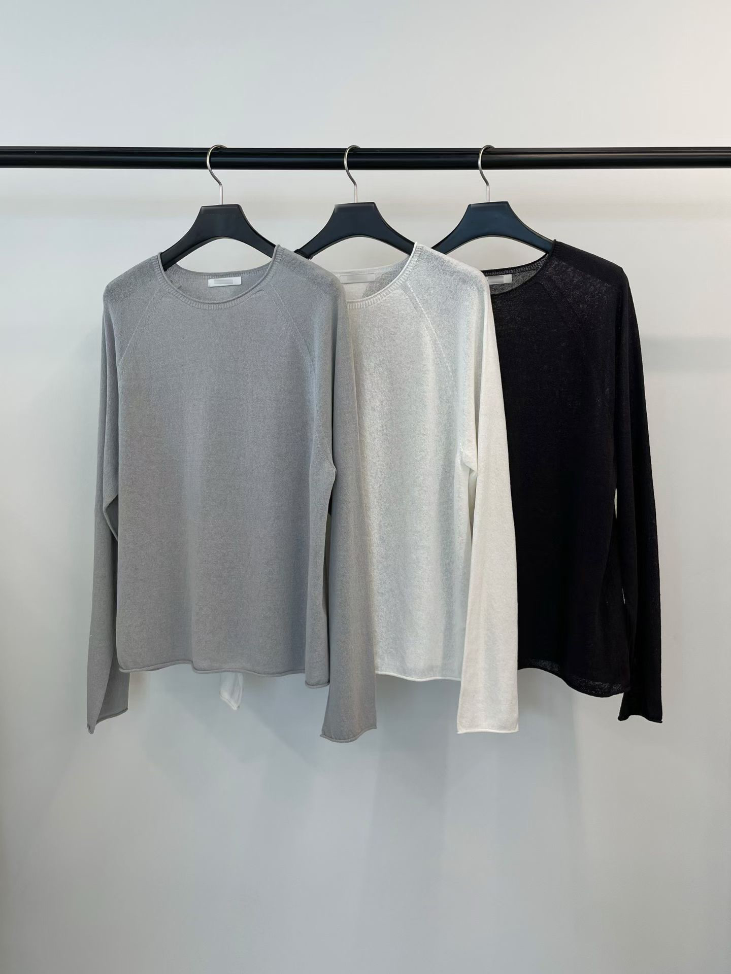 B60.格雷色系薄針織衫