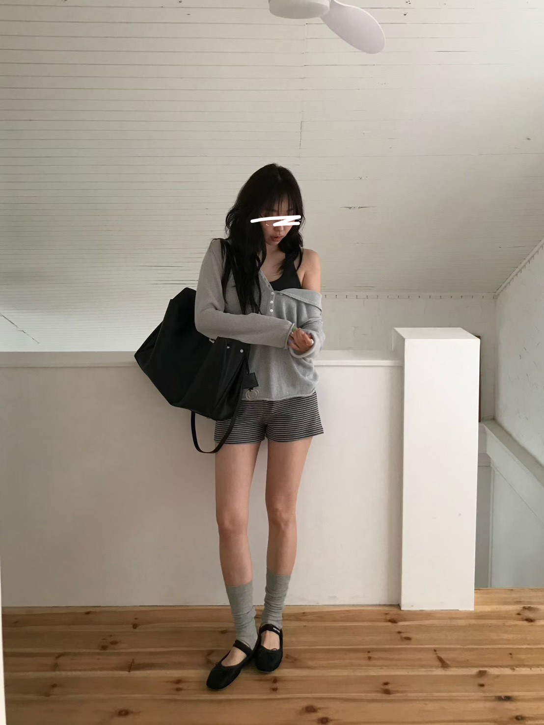 B95.小V家亮眼連帽薄針織衫