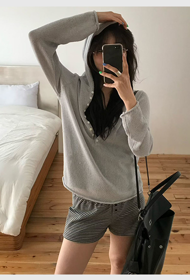 B95.小V家亮眼連帽薄針織衫