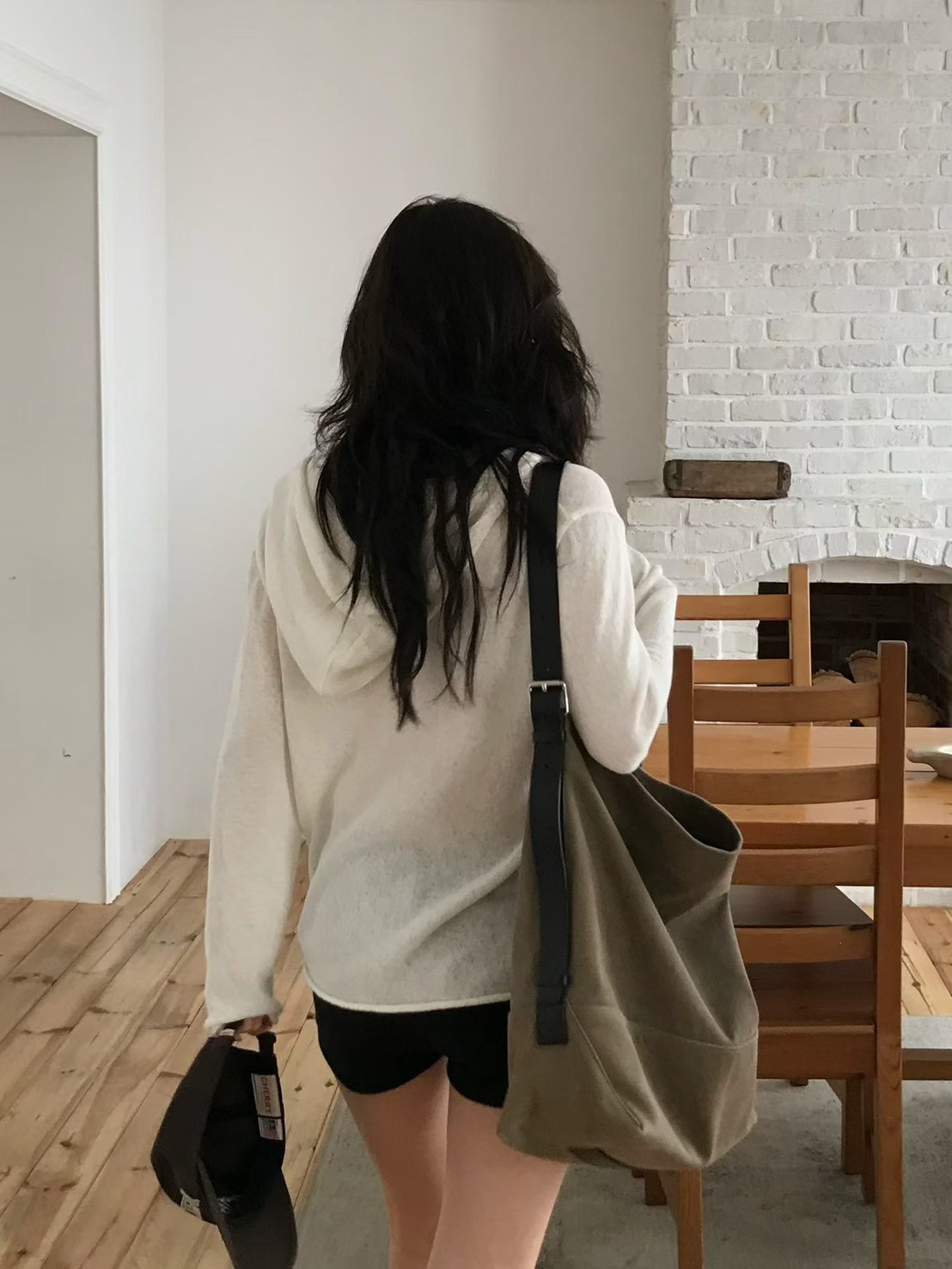 B95.小V家亮眼連帽薄針織衫