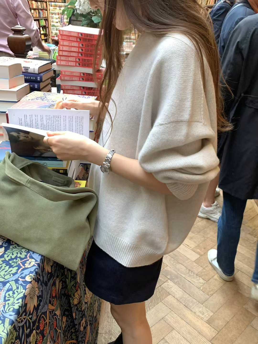 A103.顏值家淡雅扁領針織衫