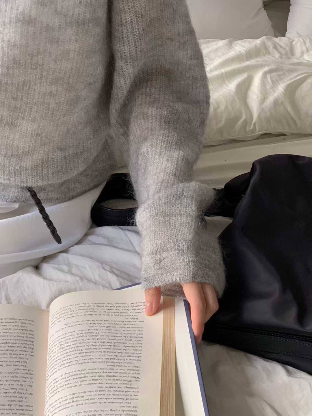 小V家KIDMOHAIR柔色V領毛衣