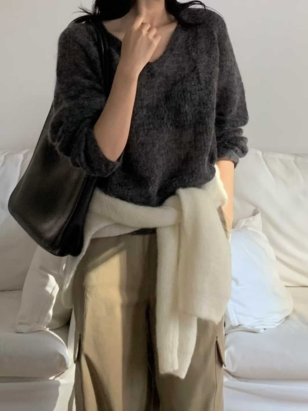 小V家KIDMOHAIR柔色V領毛衣