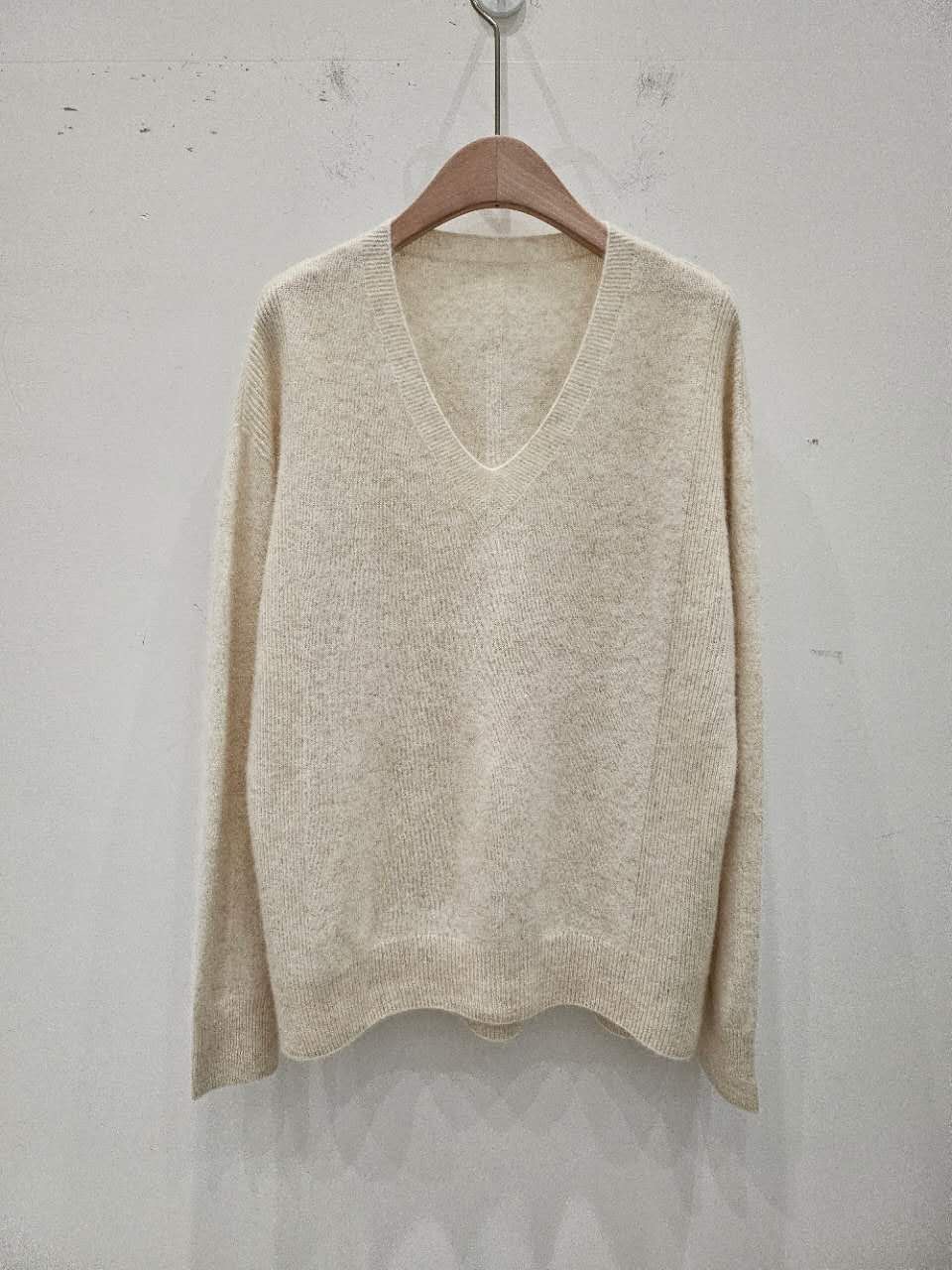 A128.星星家甜美V領犛牛無縫毛衣