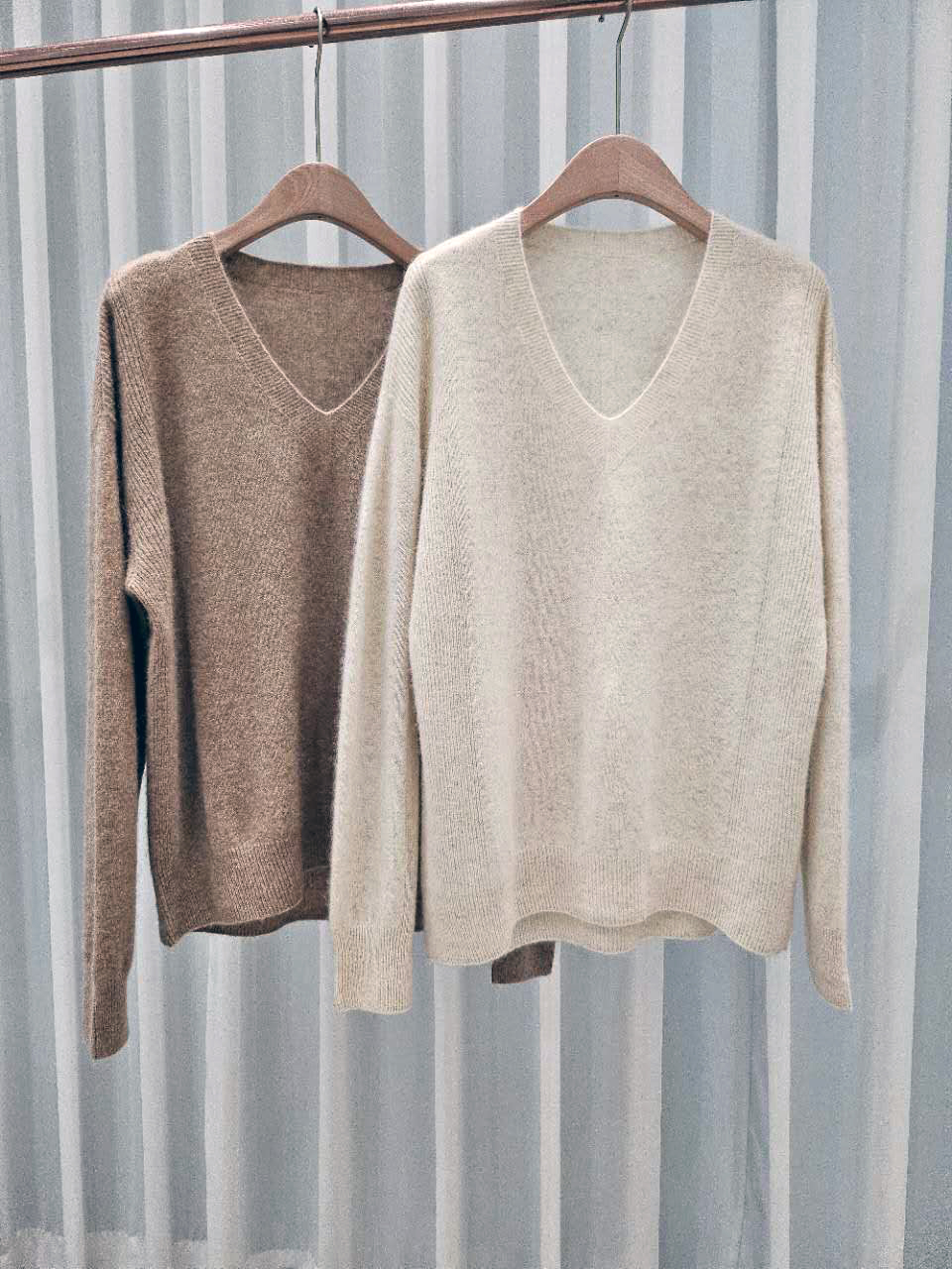星星家甜美V領犛牛無縫毛衣