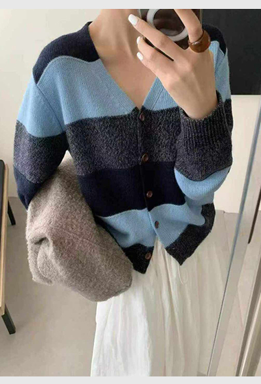 A116.可可家寬條紋70%WOOL外套