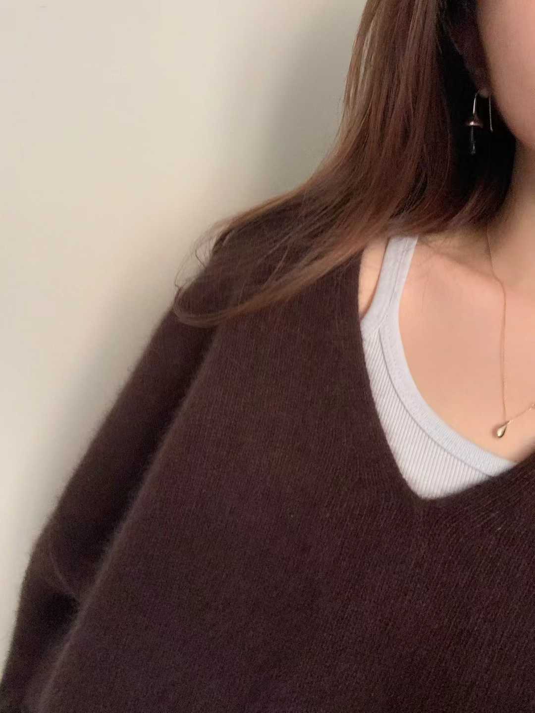 B31.顏值家狐狸浣熊V領無縫毛衣