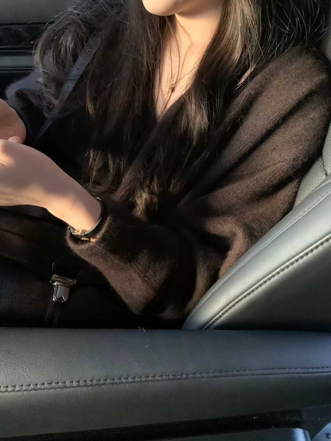 B31.顏值家狐狸浣熊V領無縫毛衣