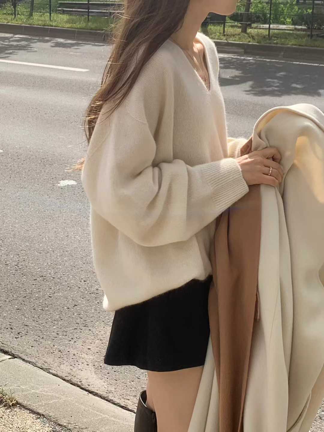 B31.顏值家狐狸浣熊V領無縫毛衣