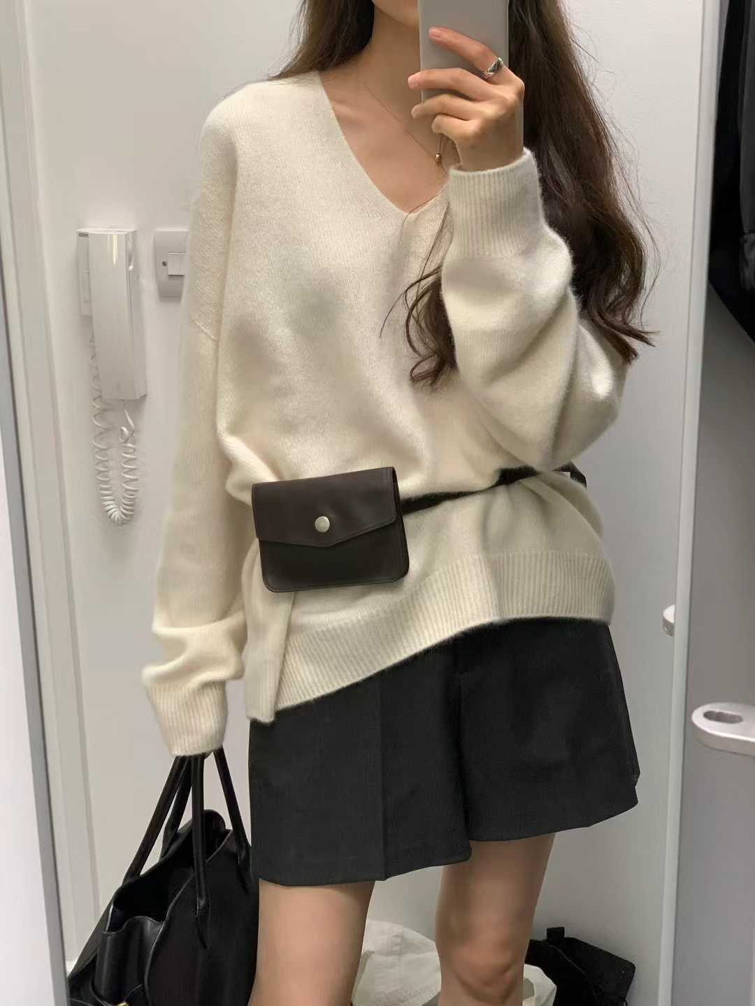 B31.顏值家狐狸浣熊V領無縫毛衣