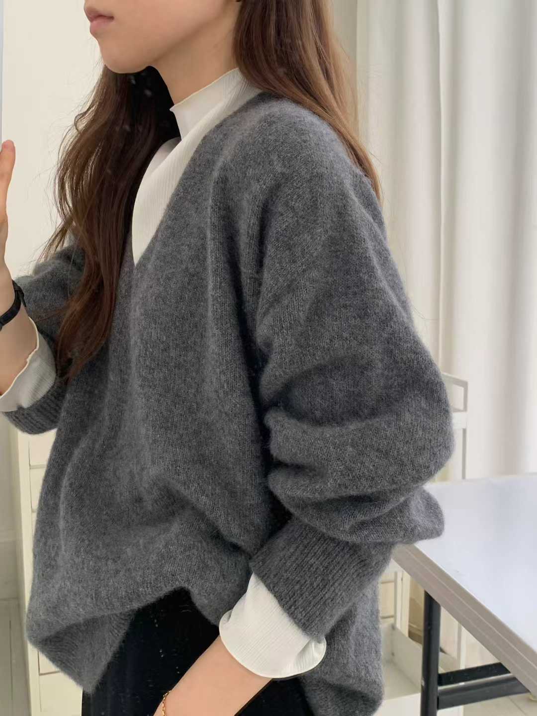 B31.顏值家狐狸浣熊V領無縫毛衣