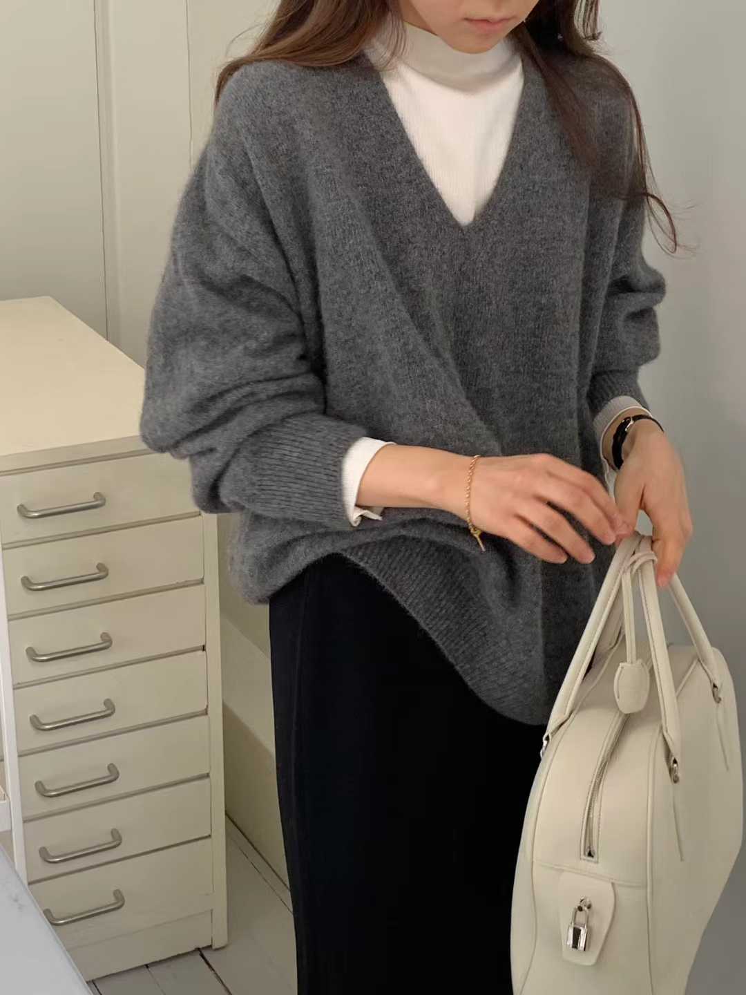 B31.顏值家狐狸浣熊V領無縫毛衣