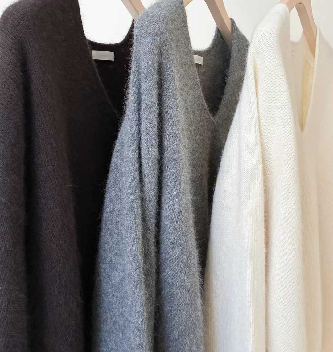 B31.顏值家狐狸浣熊V領無縫毛衣