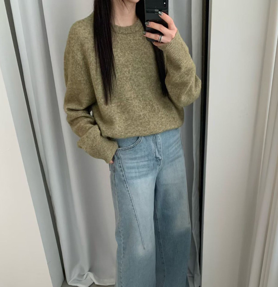 B18.活潑女孩圓領Q彈毛衣