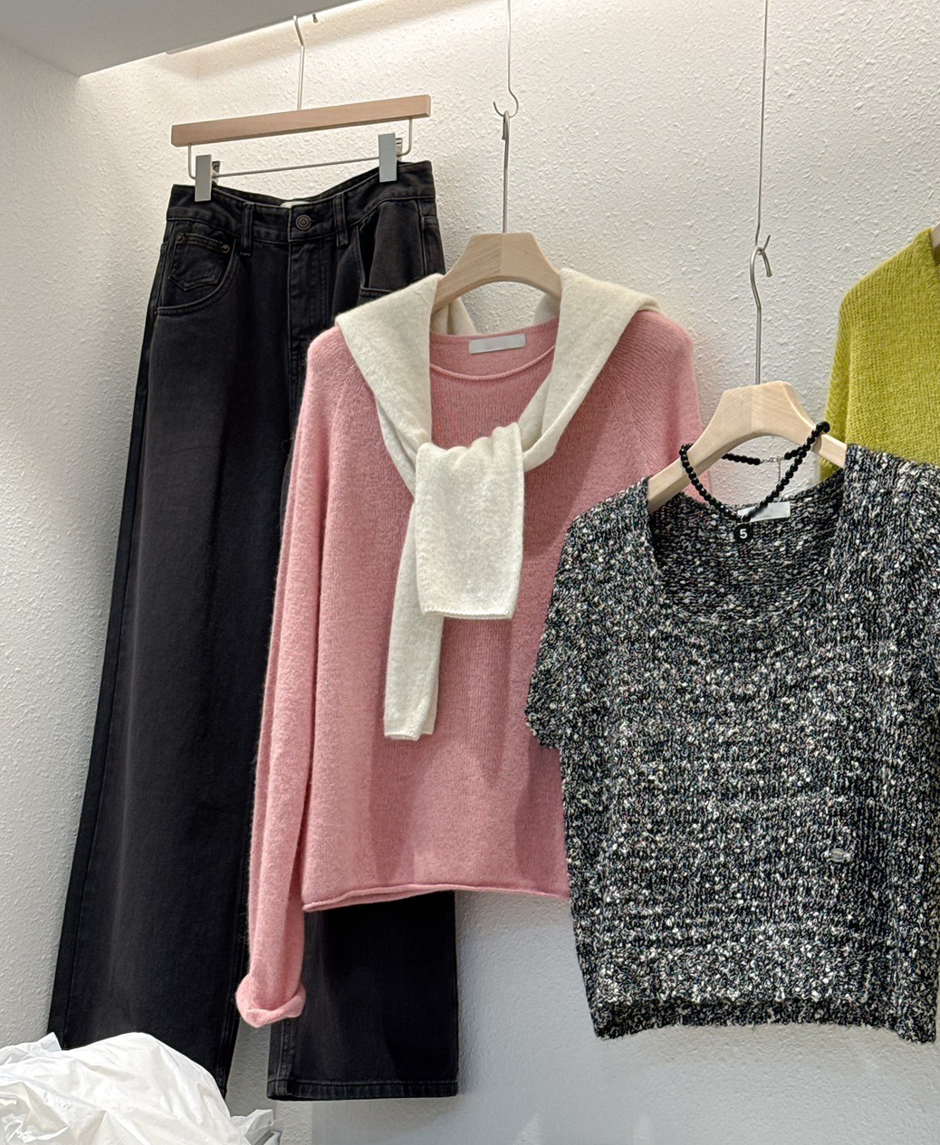 A15.粉嫩女孩圓領捲邊毛衣