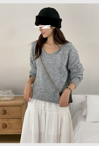 A30.甜姐家V領雲朵20%WOOL毛衣