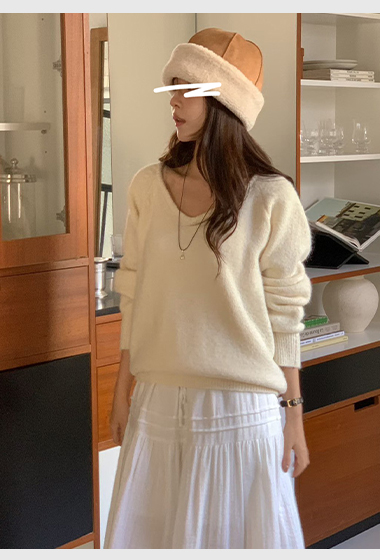 A30.甜姐家V領雲朵20%WOOL毛衣