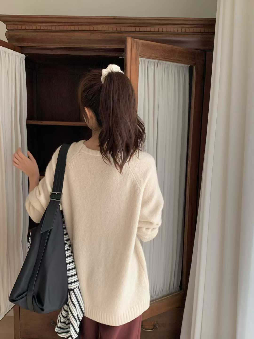 B12.小V家溫暖安格拉圓領毛衣