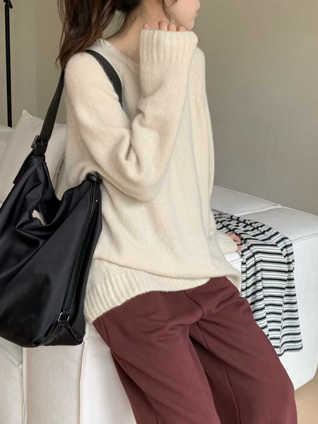 B12.小V家溫暖安格拉圓領毛衣