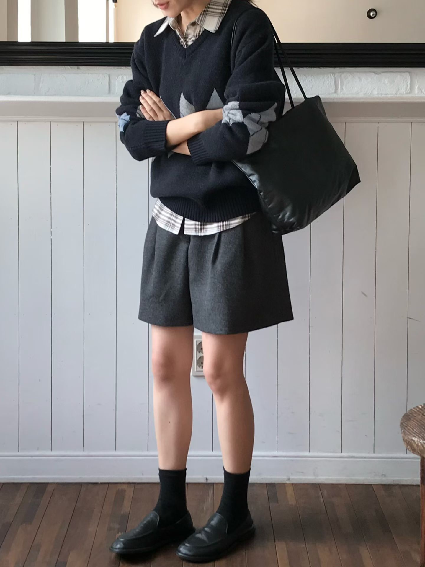 B23.小V家學院女孩菱格紋毛衣