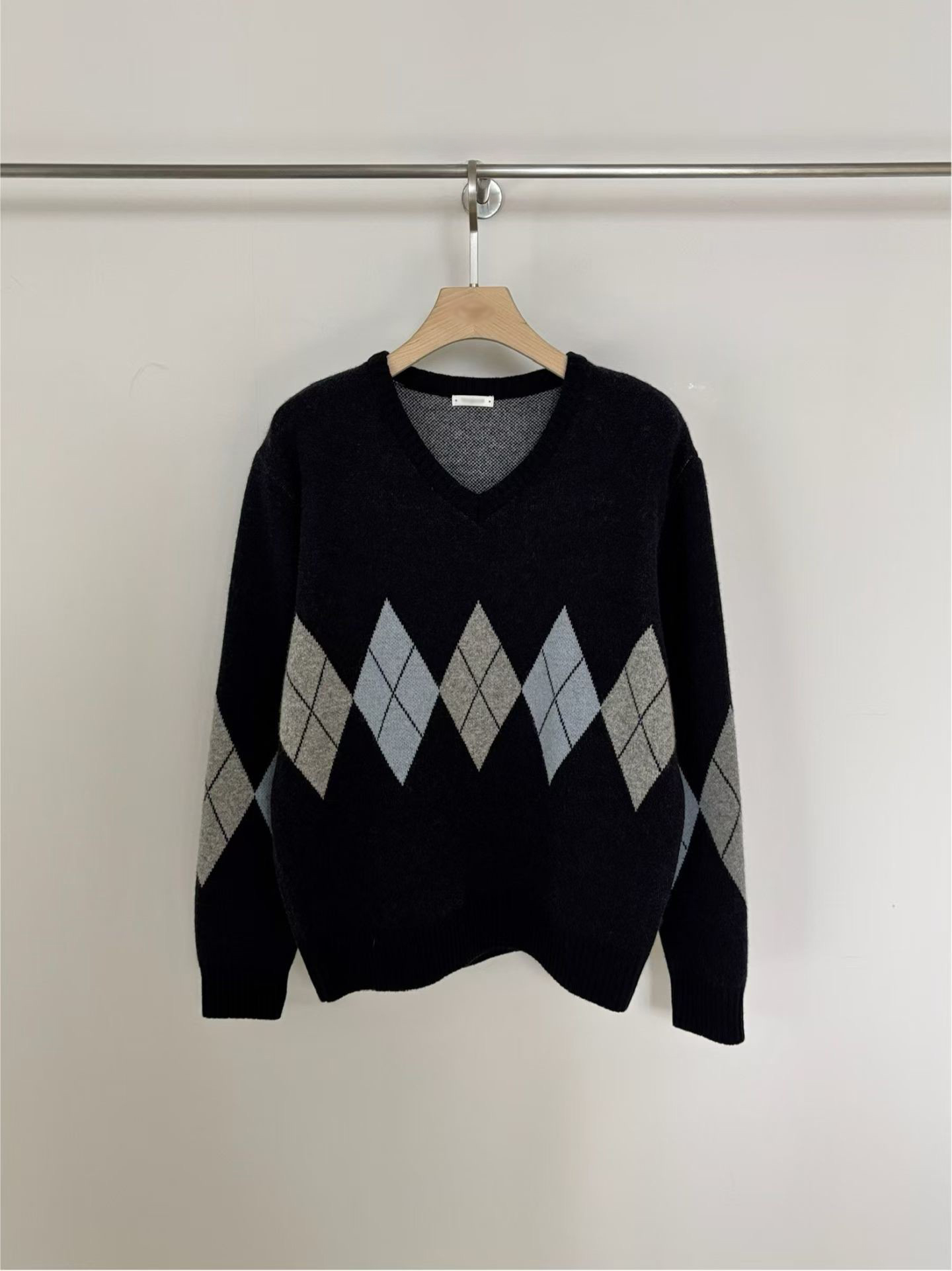 B23.小V家學院女孩菱格紋毛衣