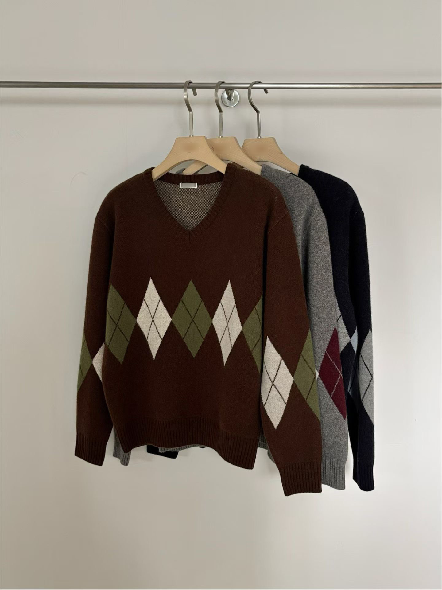 B23.小V家學院女孩菱格紋毛衣