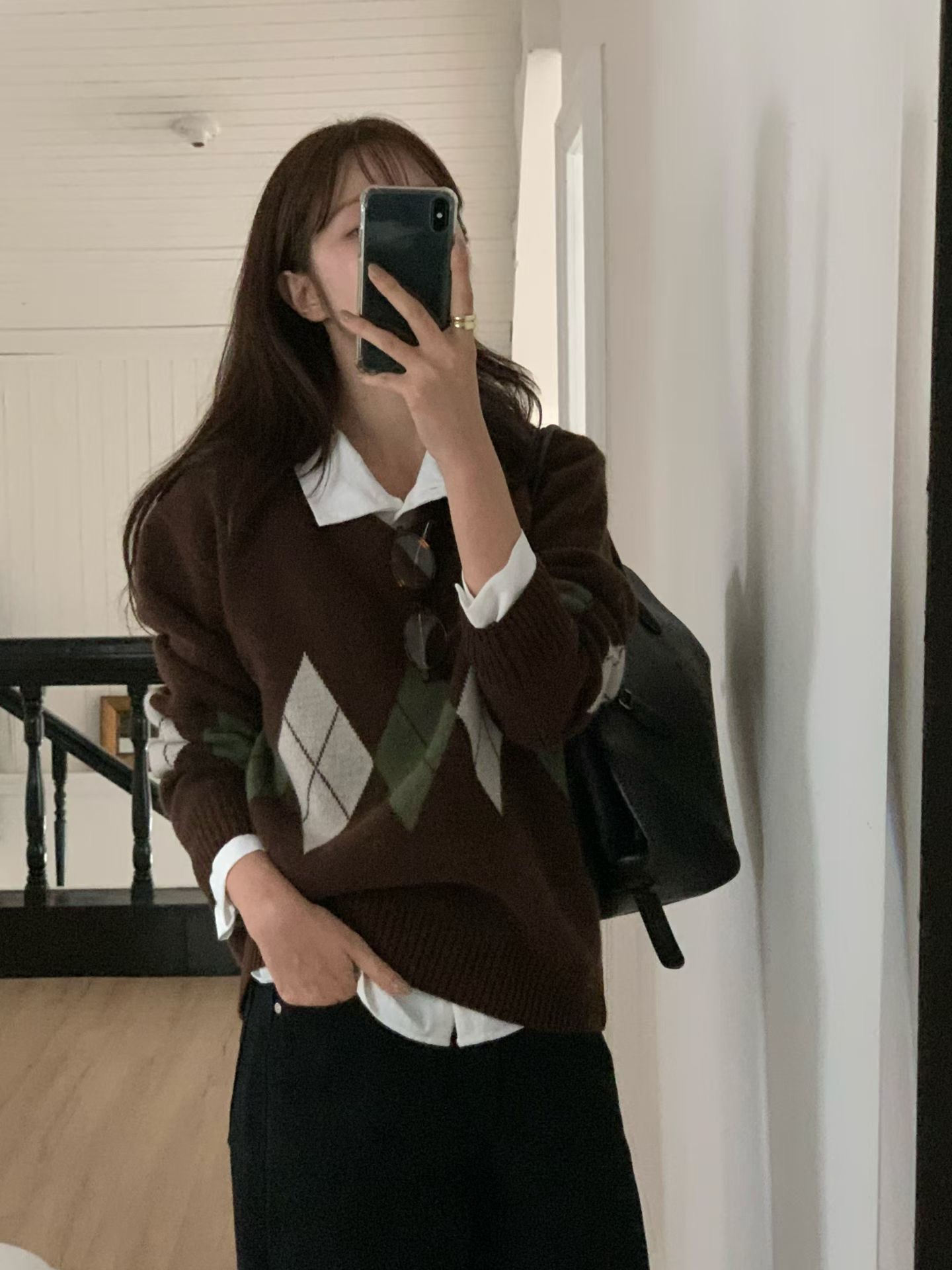 B23.小V家學院女孩菱格紋毛衣