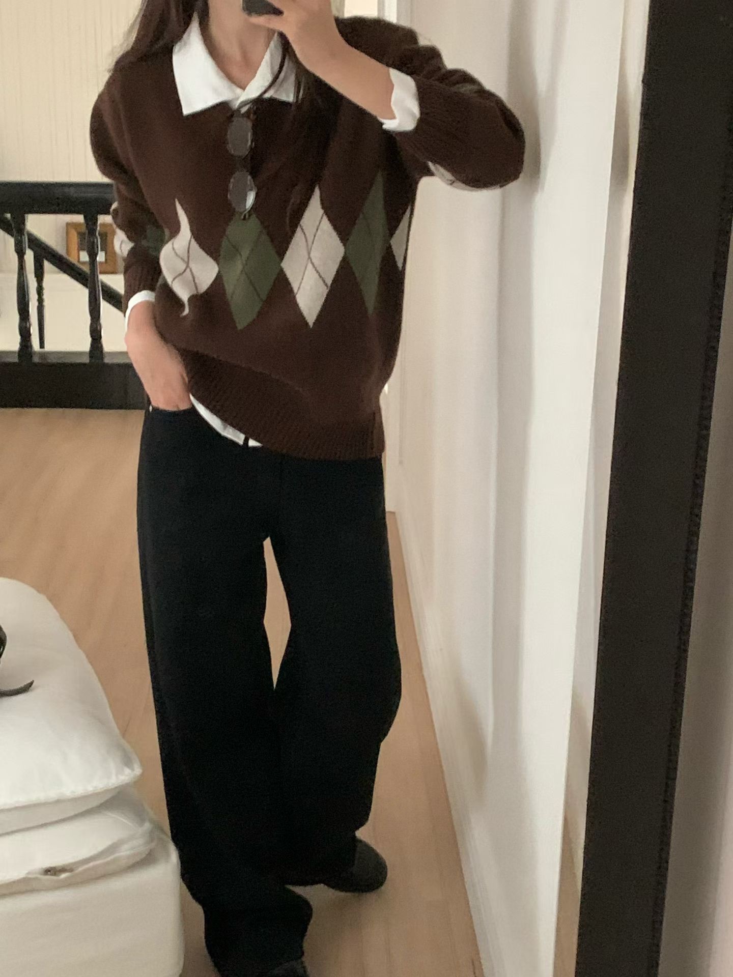 B23.小V家學院女孩菱格紋毛衣