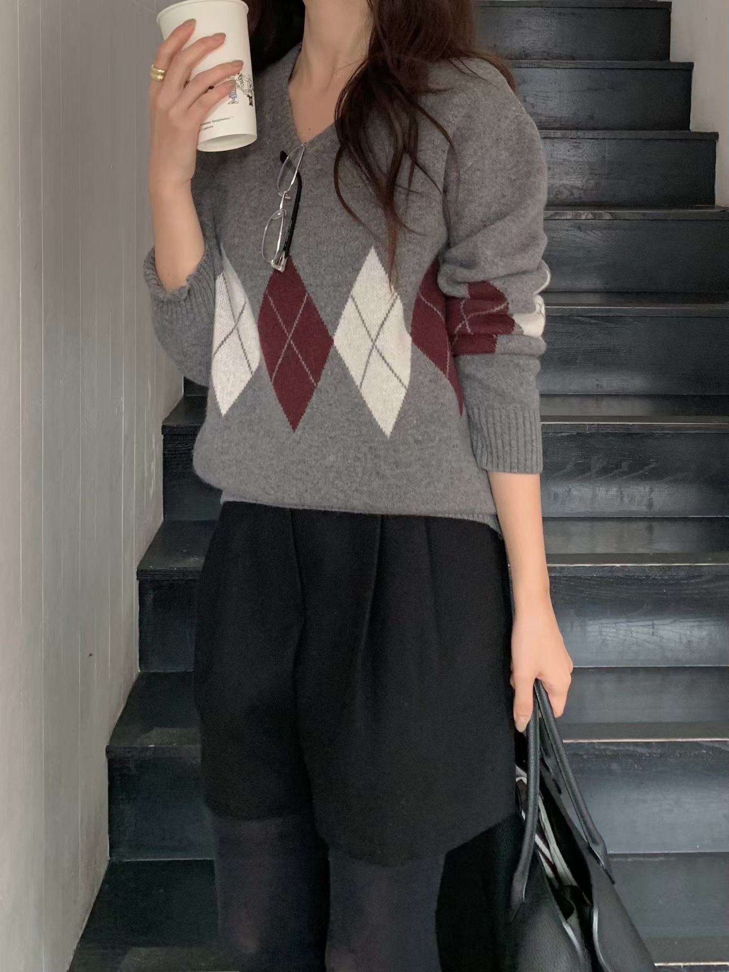 B23.小V家學院女孩菱格紋毛衣