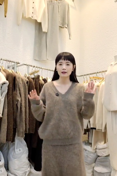 B45.星星家100%犛牛V領毛衣