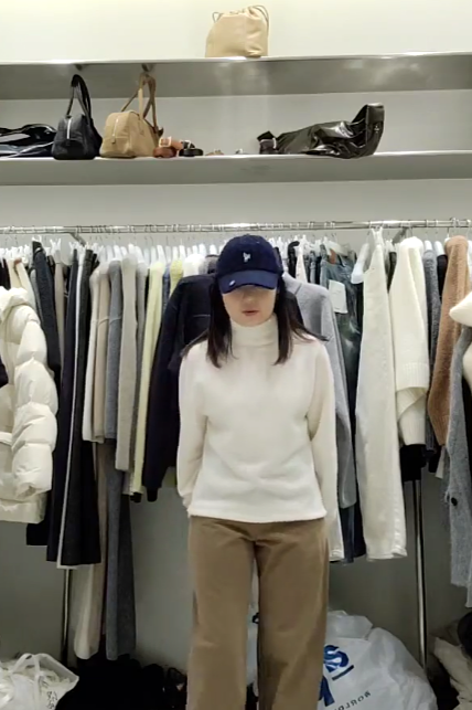 質感家簡約無縫翻領針織