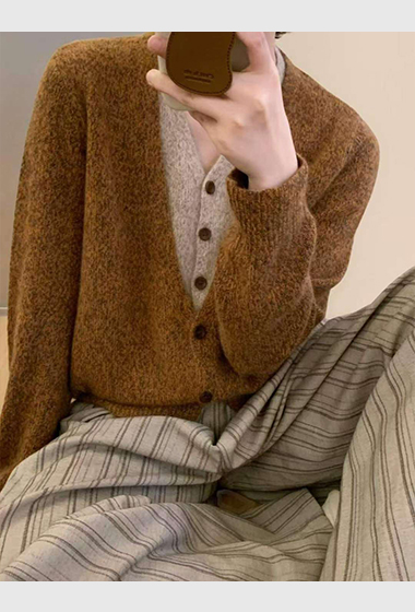 B92.可可家假兩件排釦V領配色毛衣